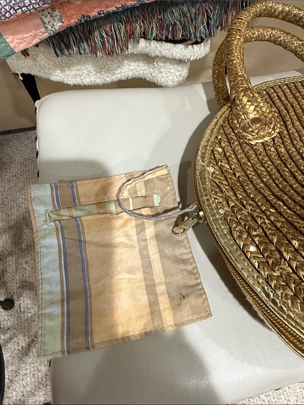 Objectives Handbag - Picture 6 of 7
